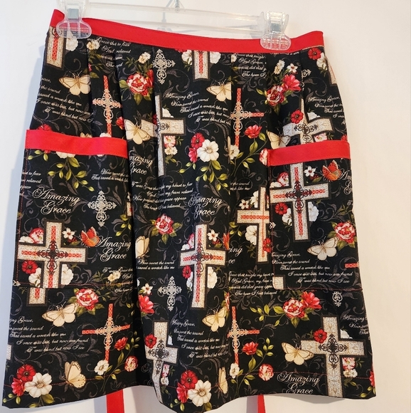 Hand Crafted Half Apron 2 Pockets Black Red Religious Theme Cross Cotton - Picture 2 of 9